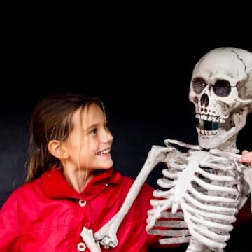 105 Skeleton Jokes & Puns That Are Super Humerus