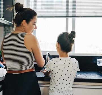 mom-her-adorable-daughter I Make Things As Easy As Possible For My Husband When I'm Out Of Town