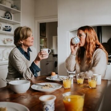 What To Do When You Dislike Your Mother-In-Law, According To Experts