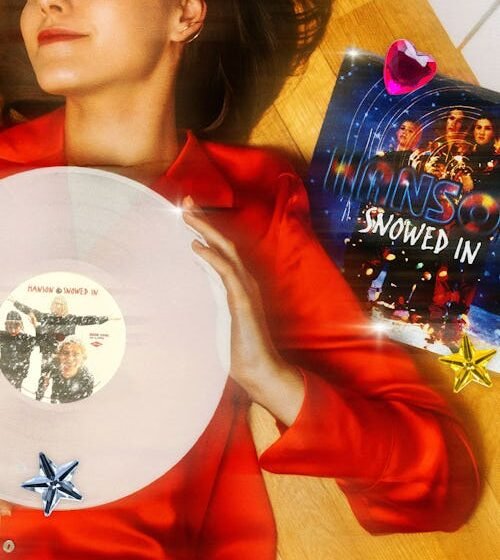 Hanson's 'Snowed In' Is The Absolute Best Christmas Album