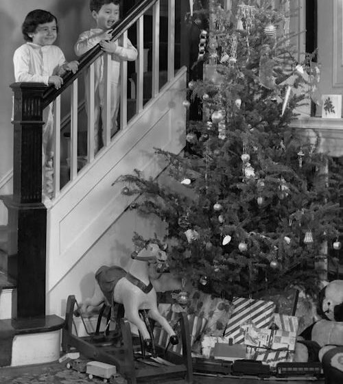 The Most Magical Christmas Morning Traditions, As Told By Parents & Grandparents
