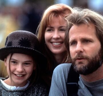 anna-paquin-dana-delany 8 Girl Power Movies That Still Hold Up From The '90s & '00s