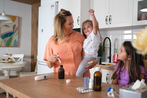 caucasian-mother-preparing-syringe Study: Saline Nose Drops Reduce Duration Of The Common Cold In Kids