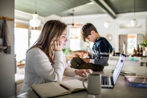 gettyimages-1350791714 How Do You Parent & Have A Side Hustle Without Screwing Up Both? We Asked An Expert