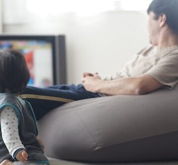 happy-father-playing-with Singapore's New Health Guidelines Ban All "Background Screen Time" For Kids Under 18 Months
