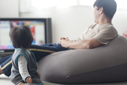 happy-father-playing-with Singapore's New Health Guidelines Ban All "Background Screen Time" For Kids Under 18 Months