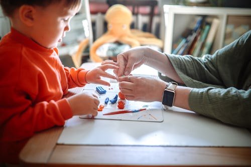 mom-sculpting-with-toddler My Health Tracker Knows When I’m Overstimulated