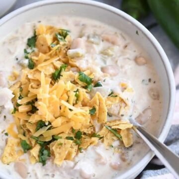 white-chicken-chili8 High Protein Meal Prep Ideas That Are Easy, Affordable, & Tasty