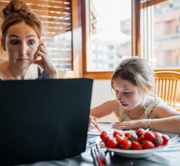 Why Are Internet Moms So Mean, & Why Do We Still Keep Turning To Them For Help?