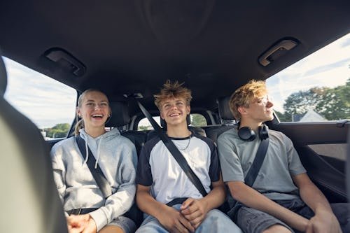 three-teenagers-sit-in Study: Middle Children Are More Honest And Agreeable