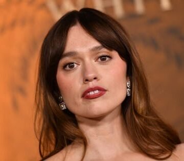english-actress-aimee-lou 'White Lotus' Star Aimee Lou Wood Responds To Comments About Her Teeth