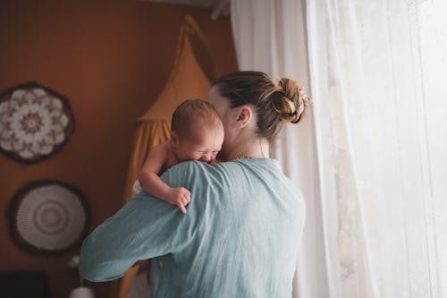 mother-with-crying-newborn Study: Women Tune In To Infant Distress — Even If They're Not Parents
