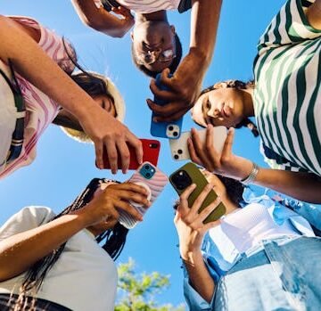 five-high-school-students A Virginia Law Is Set To Limit Kids' Screen Time To An Hour A Day