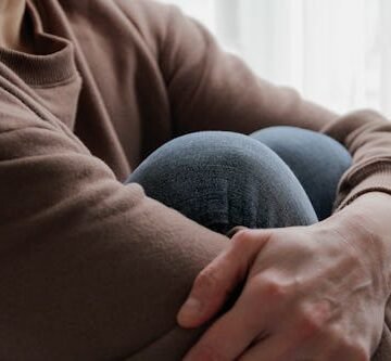 mental-health-lonely-person “Loneliness Creep” Is Real, & Moms Are Especially Vulnerable